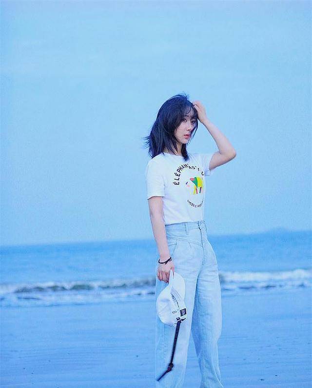 杨紫好适合小清新的风格!夏日海边写真出炉,元气满满的日系风!