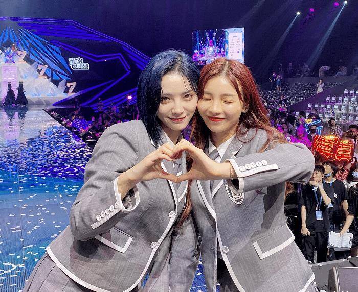 许杨玉琢晒《青2》彩蛋,许佳琪被画成小丑,张语格被善待了_喻言_训练