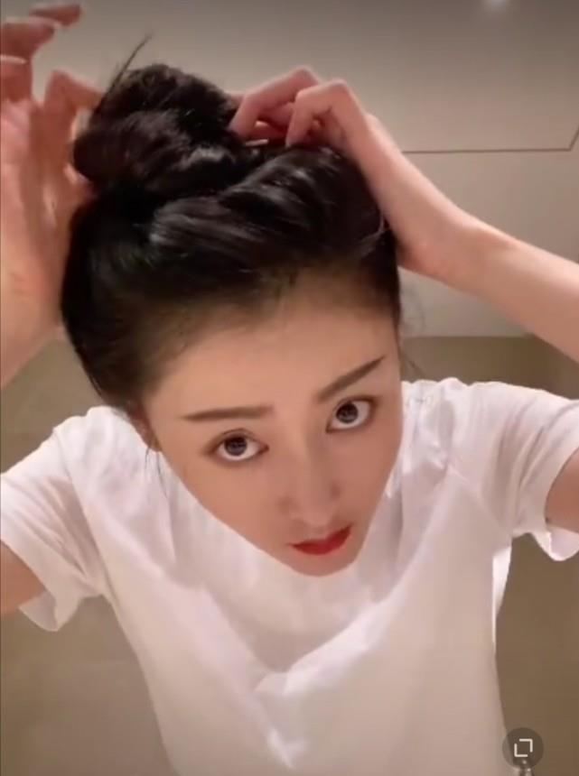 张天爱挑战用棉签扎丸子头,能扛住"怼脸拍"的颜值太绝了_身材_爱的
