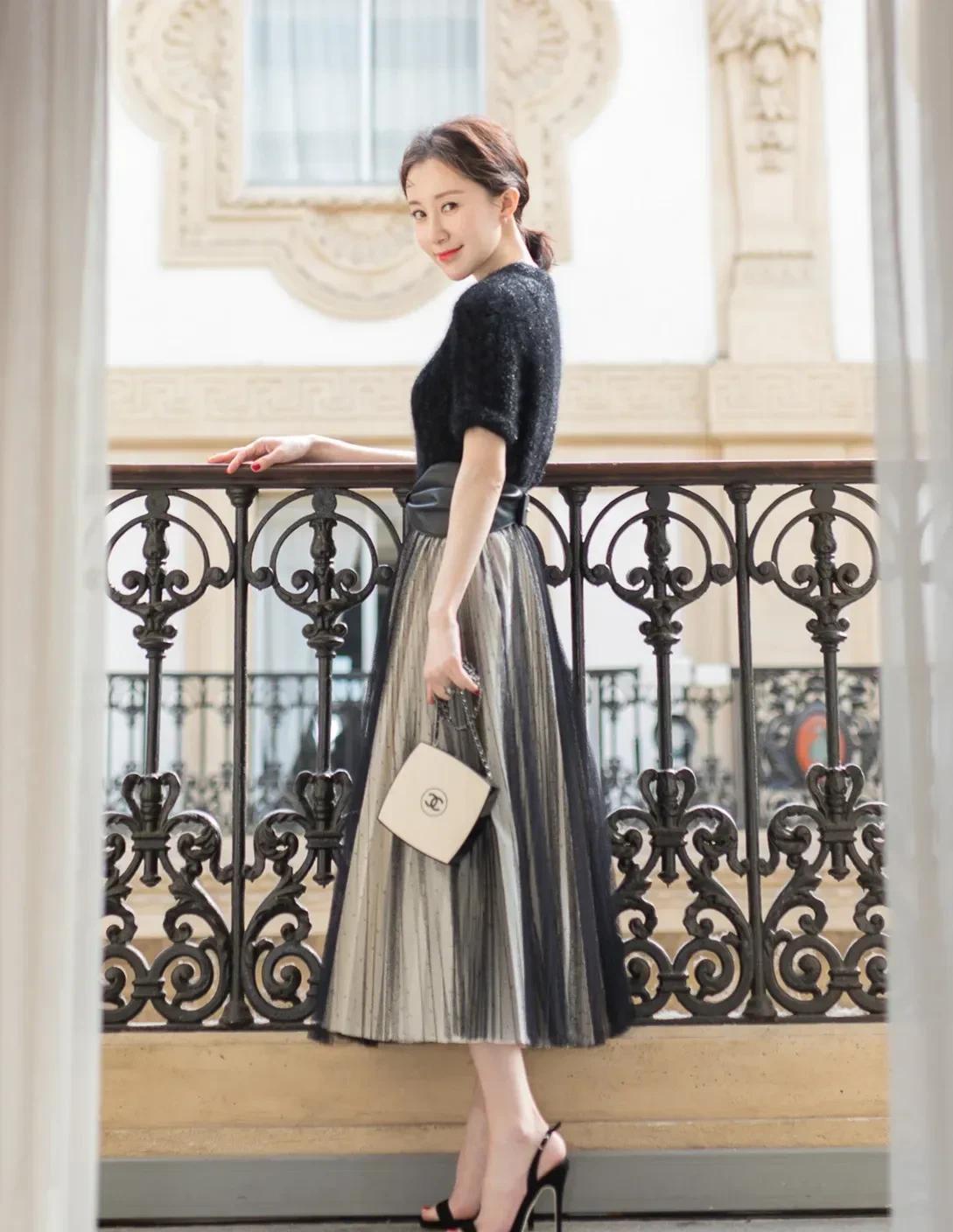 舒畅穿保守的衣服依然美丽_黑色_气质_长裙