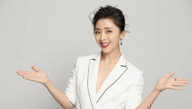 黄小蕾:姚晨同学,因装傻成名,现在演韦春花《鹿鼎记》_刘磊_版本_印象