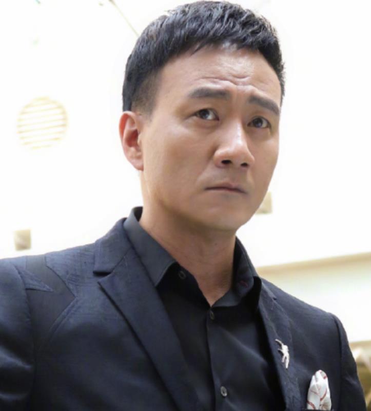 胡军儿子上线热搜,12岁的成长渐渐时尚,康宝变康少了!_康康_变化_照片