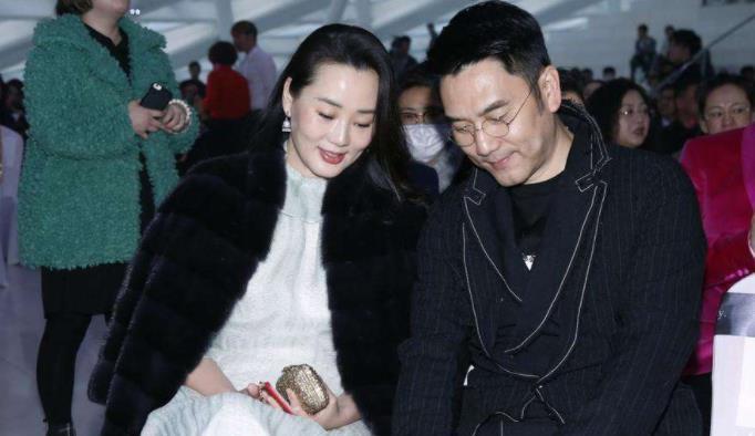 靠第二任老婆发家致富,现今50岁身家过亿_林依轮_妻子_黄琏