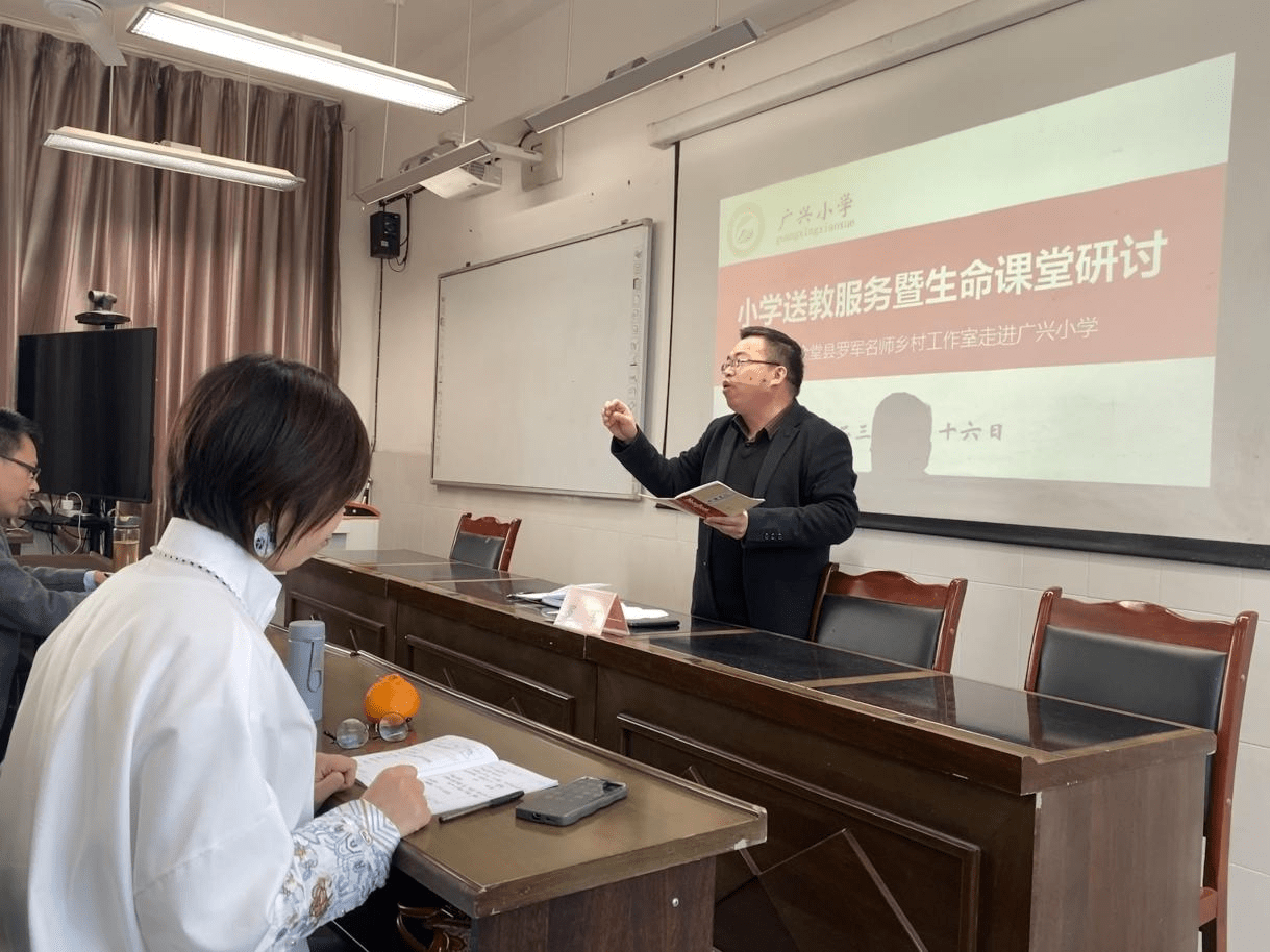 专家引领指方向 课题研究助发展