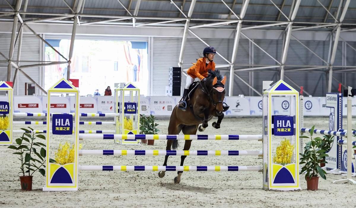 "海澜之家"2023年中国马术场地障碍青少年冠军杯赛在江阴海澜飞马水城