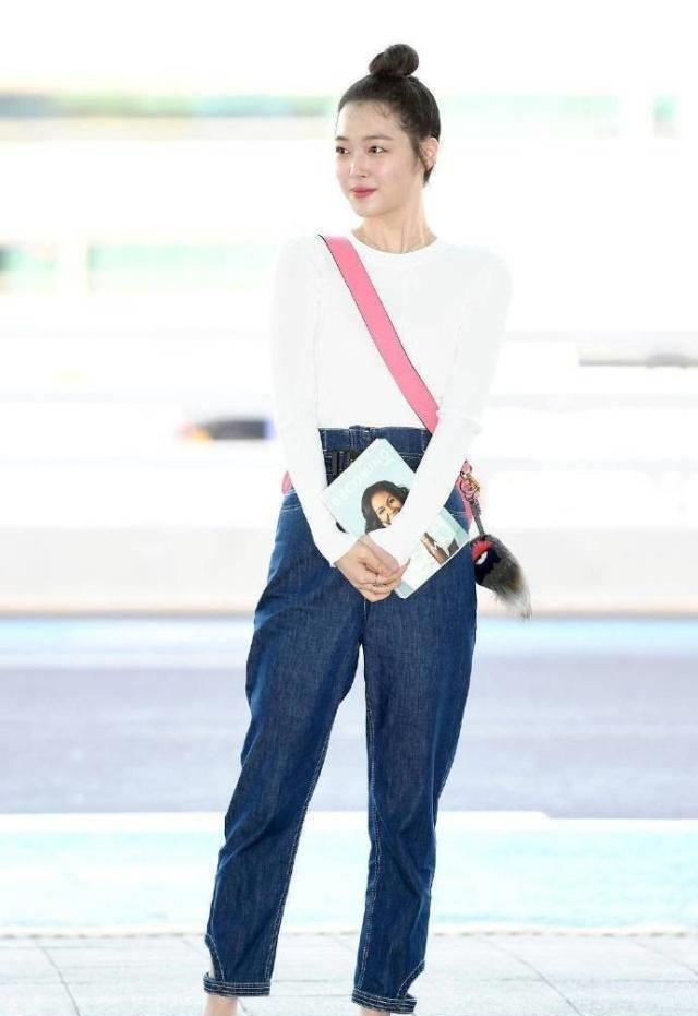 崔雪莉丸子头现身机场不放过自己,f(x)时期的清纯感又回来了_裤子
