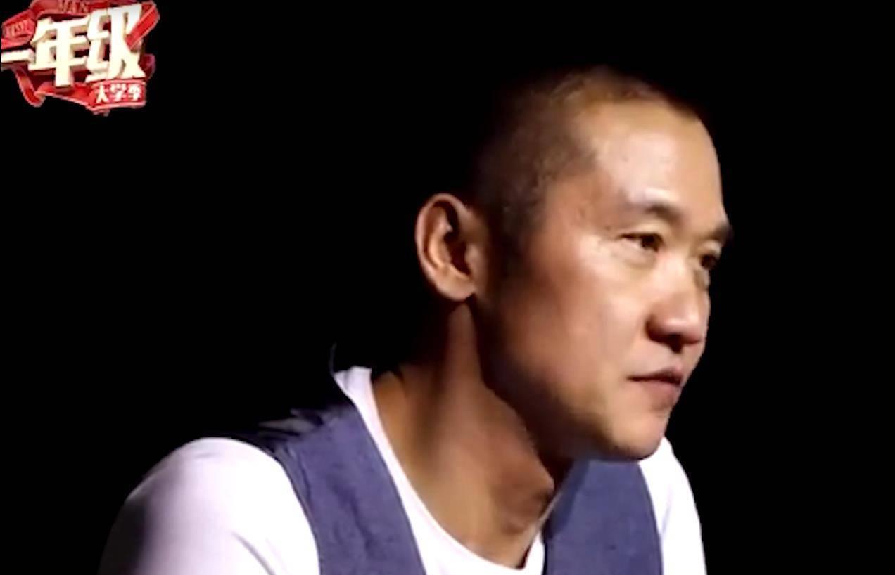 曾与佟大为"吵架",怒斥化妆的小鲜肉,黄志忠为何被骂劈腿柯蓝_胡军