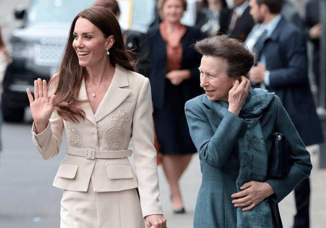 凯特和安妮公主罕见"联合营业"!