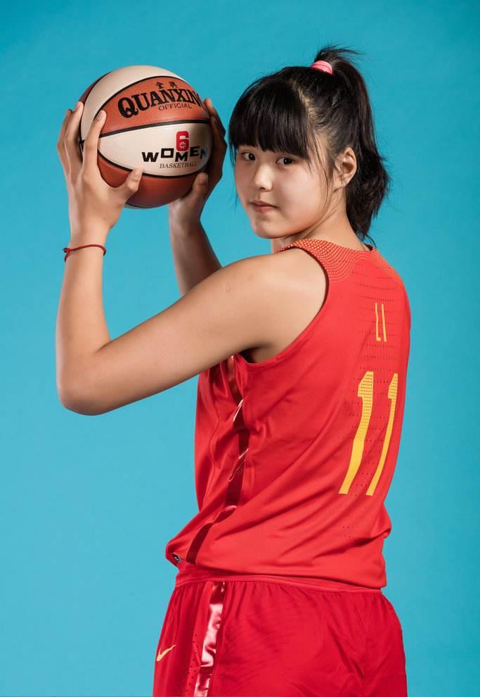我们女篮五大女子,换下球服的她们更加妩媚动人,第一竟然是她_篮球