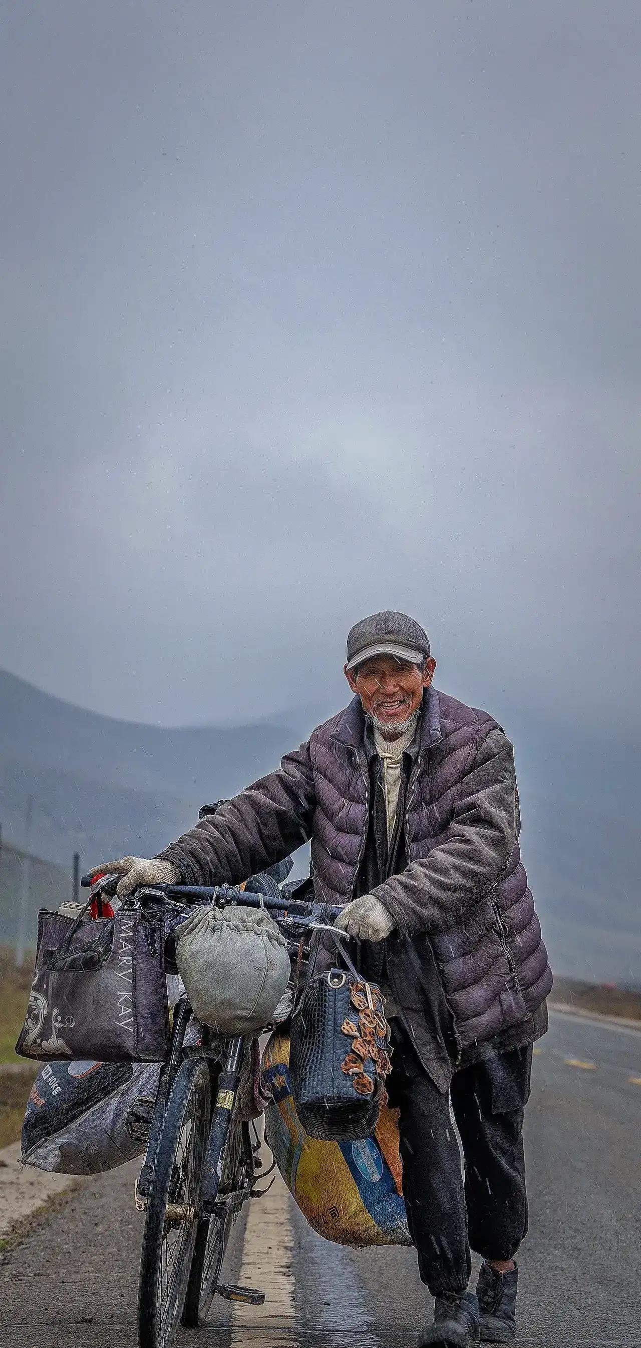 饱经风霜的脸写满了故事想想这样的画面,与徐云,刘伟元等骑行大神比