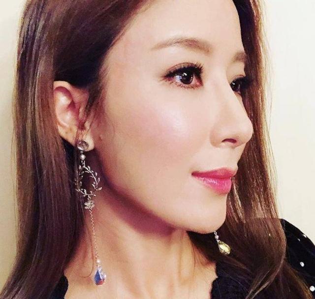 前tvb花旦杨怡晒近照,网友称其"木偶鼻"有新变化,她本人回应_鼻子