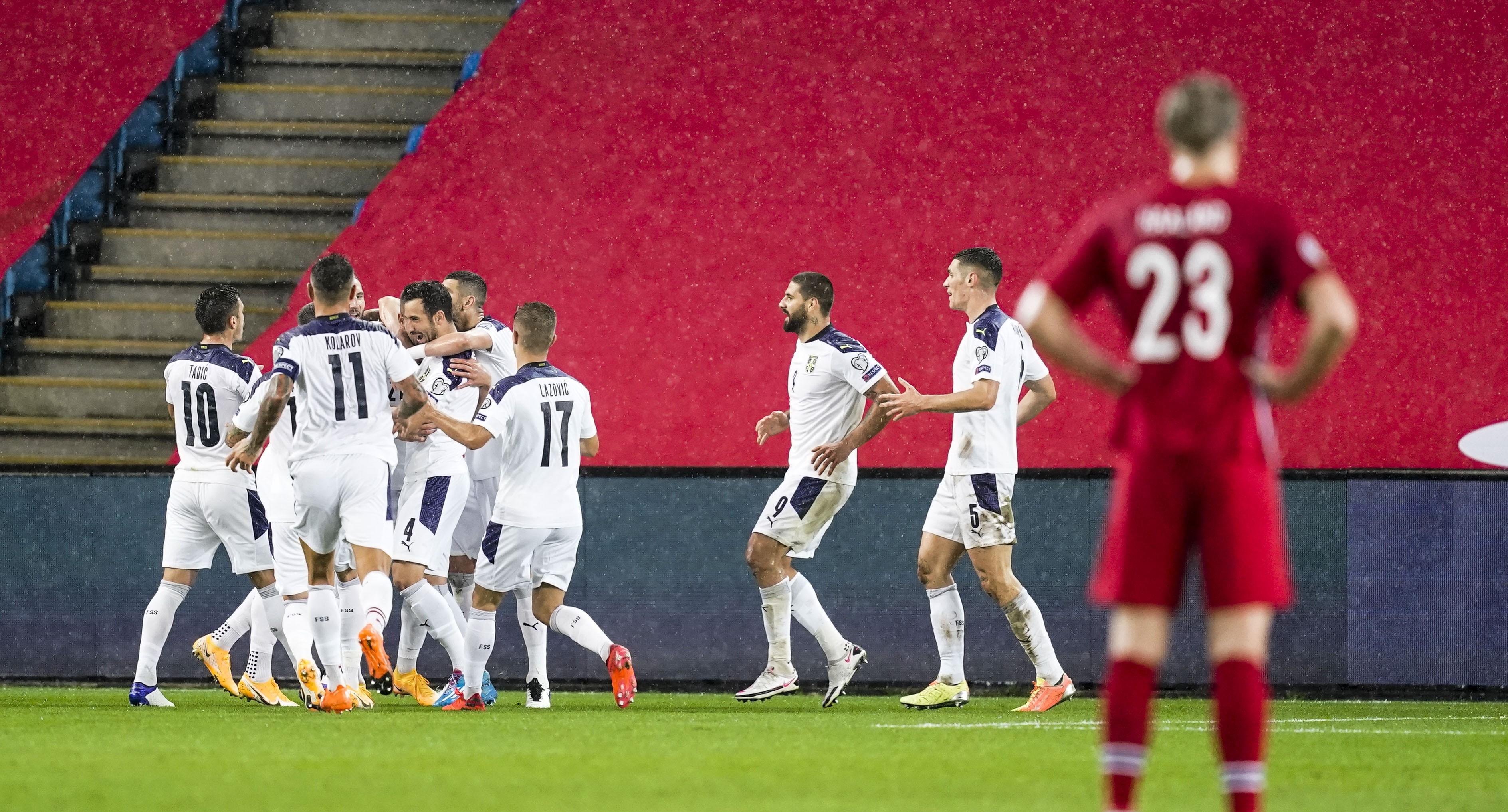 哈兰德束手无措!120分钟0球0助,目睹挪威延续20年尴尬纪录_塞尔维亚_