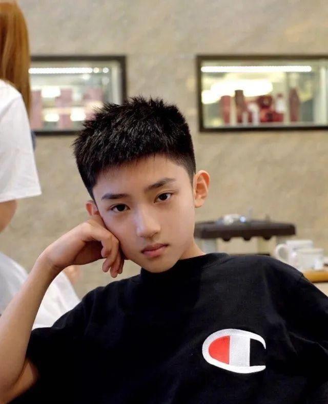 和校级帅哥同桌是一种怎样的体验?