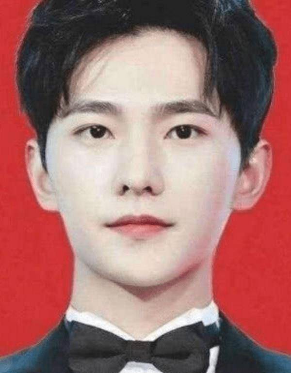 都说"证件照"考验颜值,忍了王嘉尔,忍了黄景瑜,看到杨洋:想嫁!