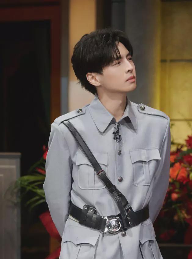 《大侦探》第六案嘉宾剧照:孙怡造型惊艳,王鸥是在故意让妆吗?