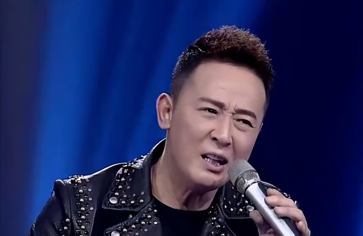 12:40,著名流行歌手汪正正在其个人短视频社交平台发布了一则时长达00