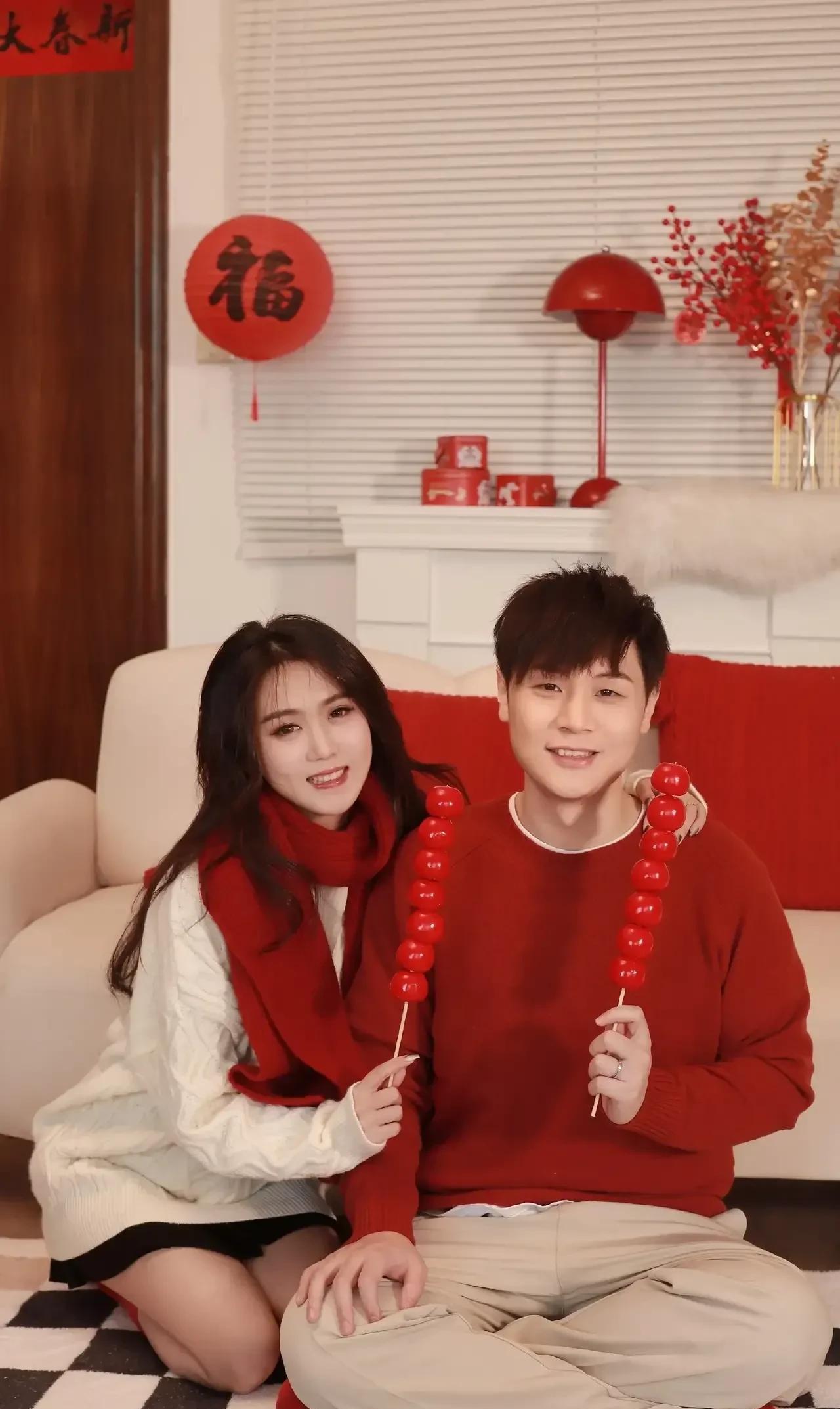 结婚后的康天庥李俊毅与妻子李燕芳过上了神雕侠侣般的生活,夫唱妇随