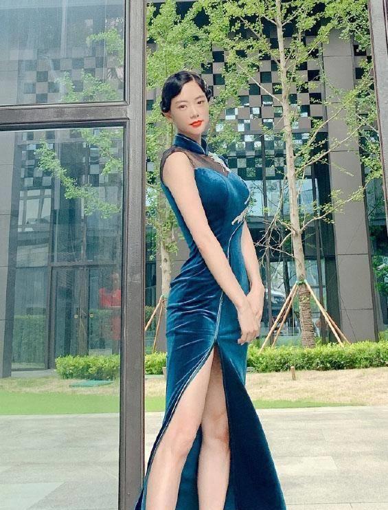 克拉拉真是人间尤物,女神节晒旗袍照秀曲线,婚后依旧风韵犹存_身材
