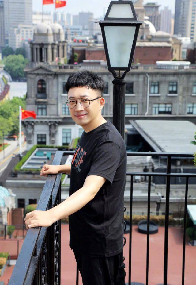 于正平安夜换圣诞头像,p图太过遭网友嘲讽:长什么样心里没数?