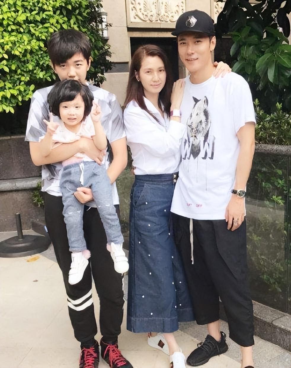 洪欣张丹峰离婚了?34岁到51岁,张丹峰成名,他为什么要走?