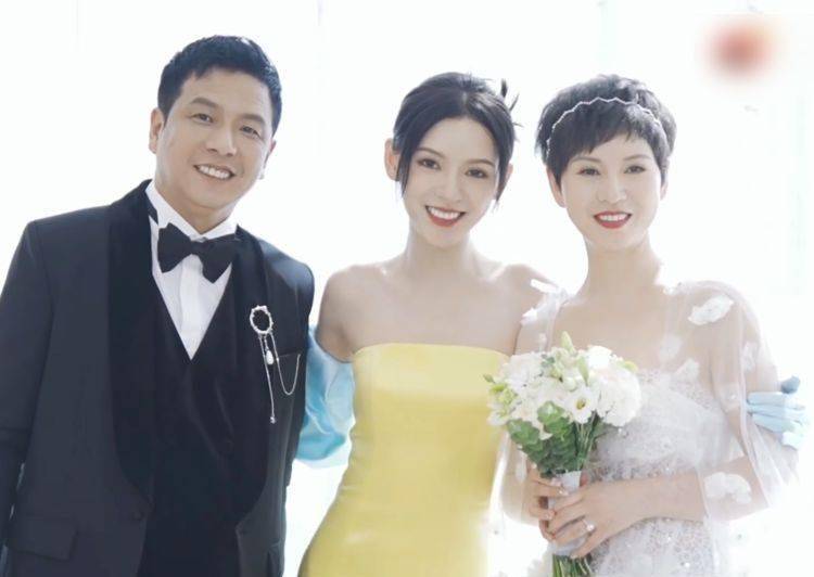 不得不说,张予曦一家人的颜值真的很高.不知大家对此有何不同看法?