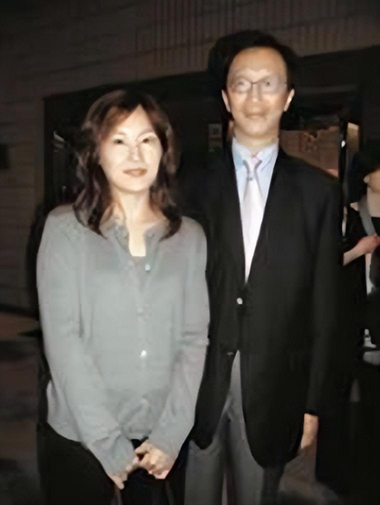 传奇梁锦松：与伏明霞再婚21年，他的前妻后来怎样了？_谭淑芬_中国香港_工作