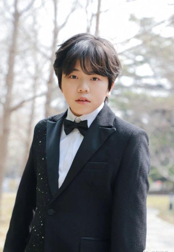 卢思宇出席中国国际儿童电影节获最受喜爱青年演员奖_火龙_时光_事情