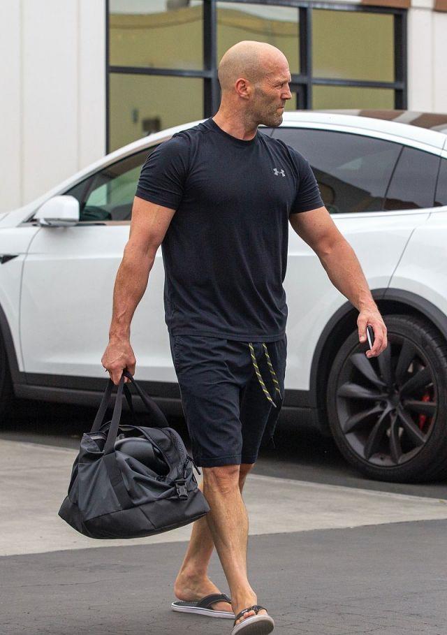 杰森威武霸气_气势_黑色_身材