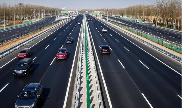 对方:"两证"取消已成定局,公路将全部免费?