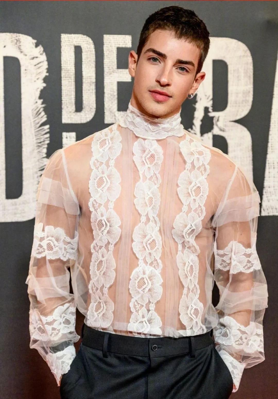 《名校风暴》走红的西班牙帅哥马努 66 里奥斯,痞帅型男的诱惑_黑色