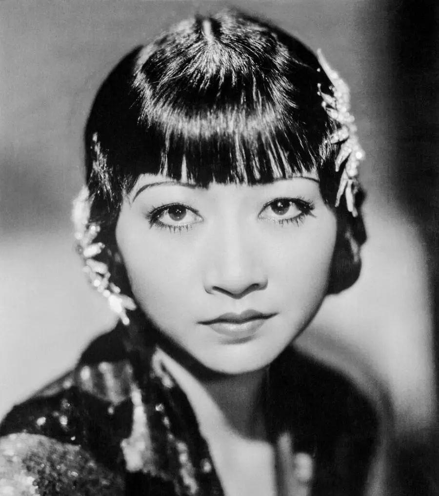 华裔演员李丽君饰演的朱菲原型是红极一时的好莱坞华裔女演员黄柳霜.