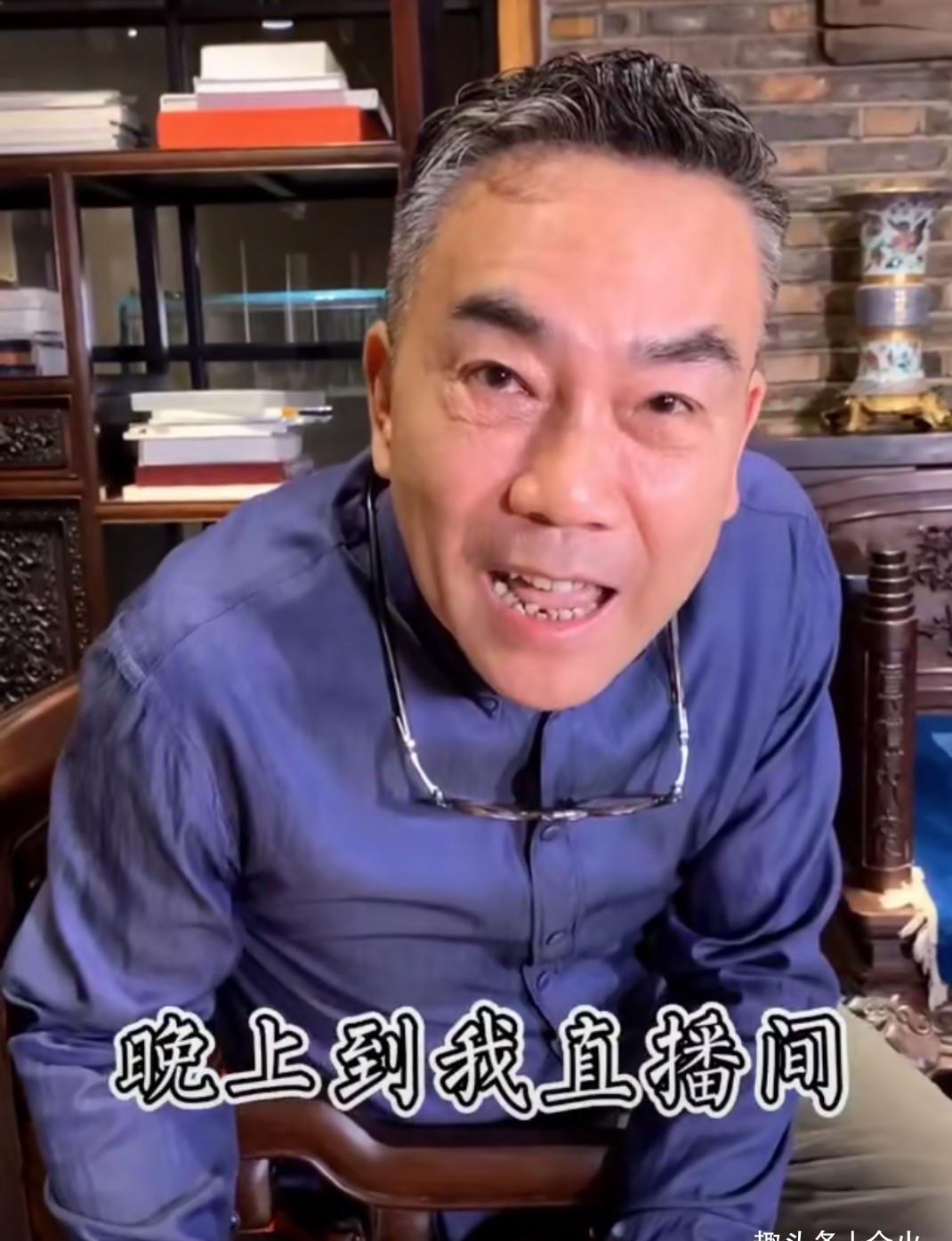 杨议带杨少华兜风,豪宅大到直接在客厅骑摩托,娱乐圈隐形富豪?