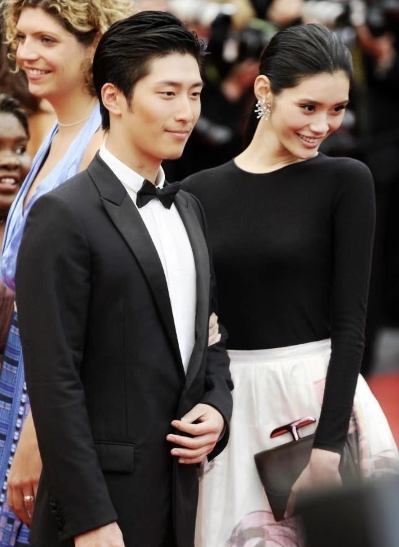 分手后,窦骁和奚梦瑶"嫁"进了同一个豪门,网友戏称:顶楼见_何超莲