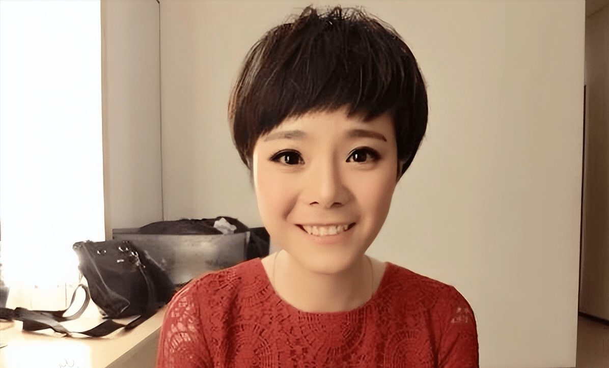 这是潘长江自己承认的,徐小燕是一位内地演员,并不是曲艺明星