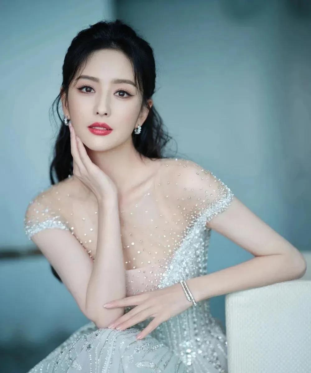 2021年5月20日,佟丽娅与陈思诚宣布离婚.