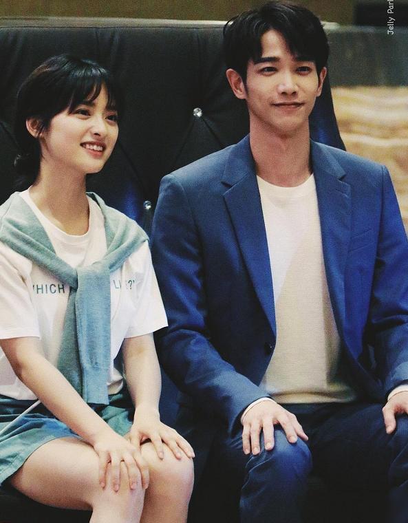 偶遇沈月刘以豪,两人十指相扣太甜蜜,网友偶:未修图颜值太意外_感觉