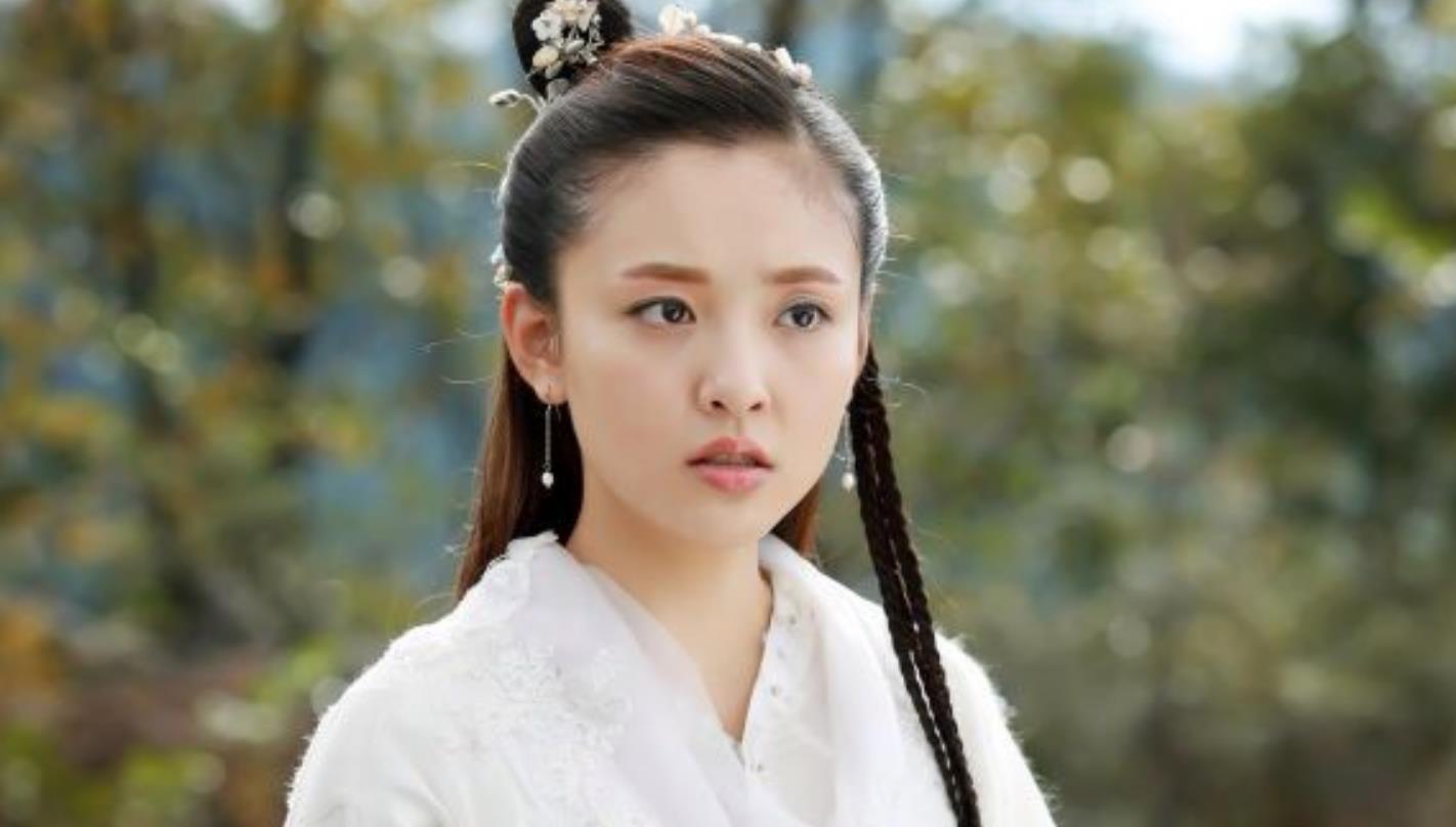 活泼灵动的吴倩,加上自己对网络交易的亲和力,是众多粉丝的心腹姐姐