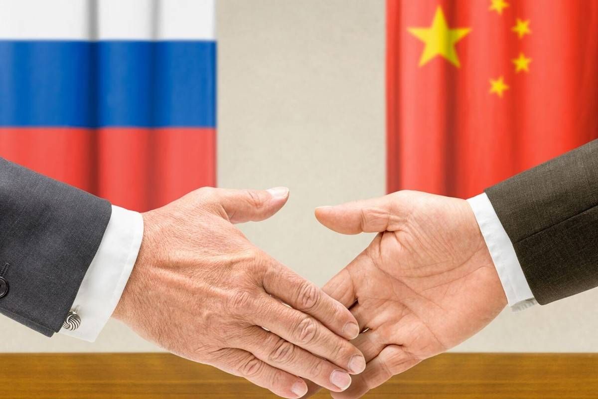 俄乌国旗握手图片