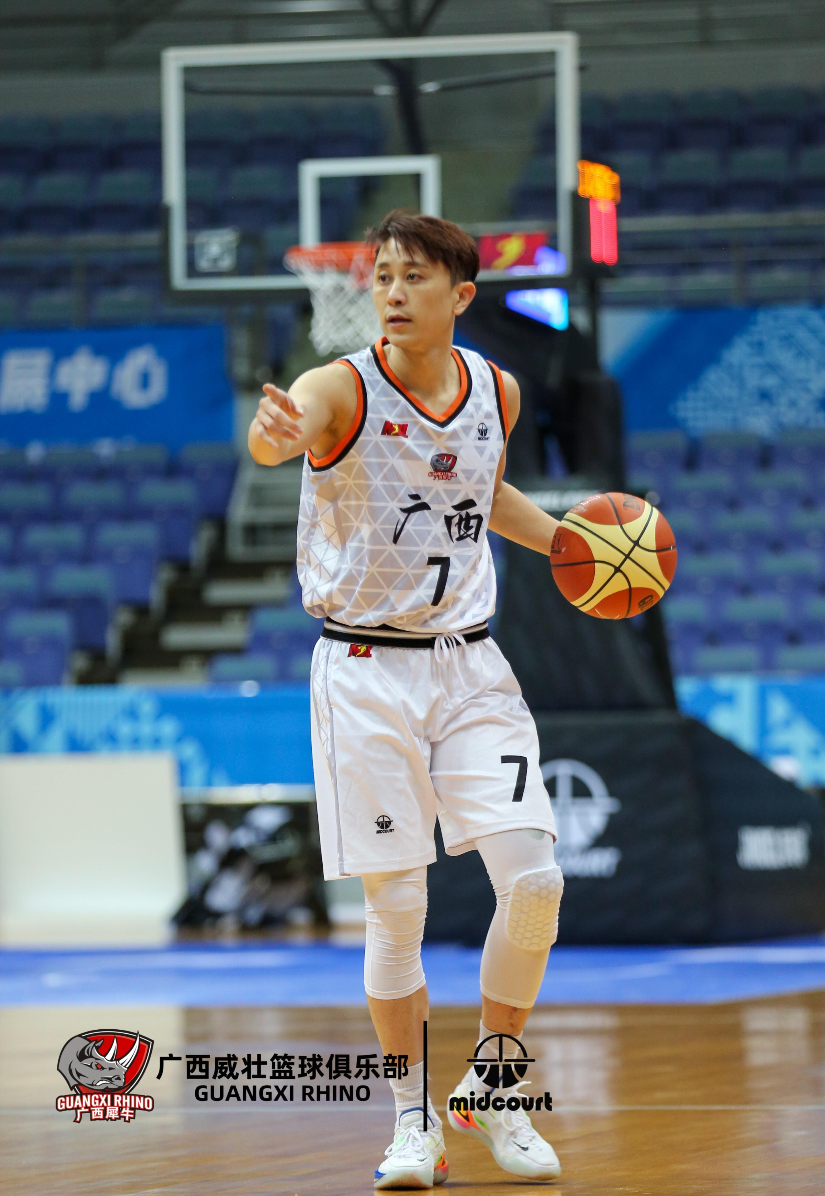 根据名单,犀牛本赛季出征联赛的球员有:于翔,冯祺,高钰翔,刁展望,李明