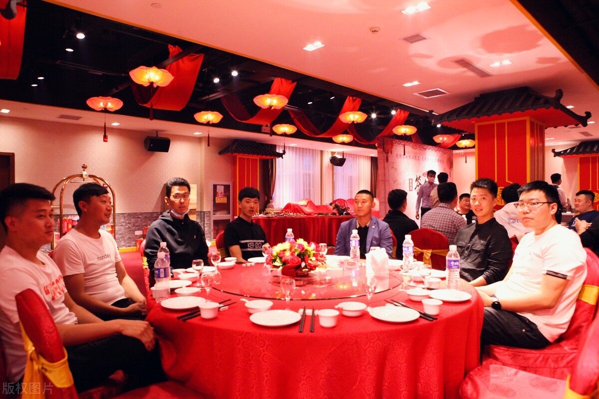 五星级酒店办婚礼有多豪？5万起步，做好预算让婚礼变得更加完美（在五星级酒店办婚礼要多少钱）