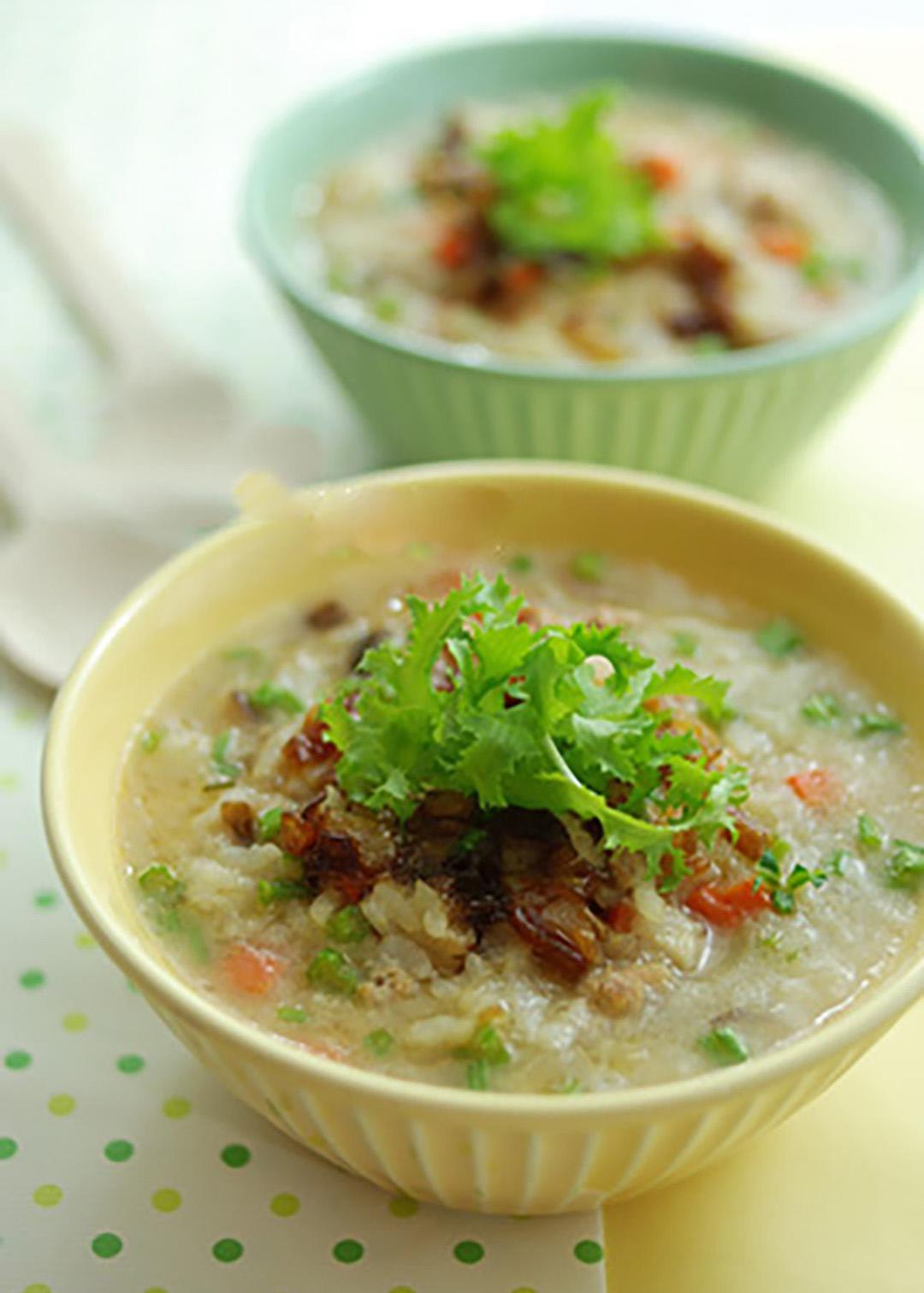 妈妈的客家咸稀饭,我煮的这个咸稀饭,其实一点都不稀,也不软绵,就是