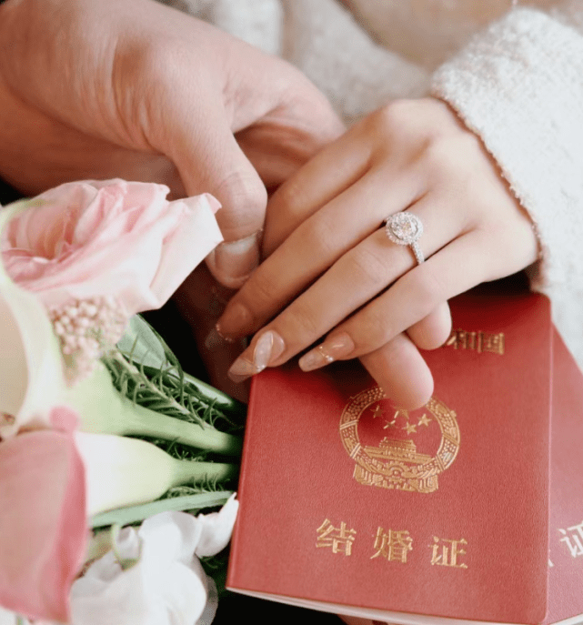 鞠婧祎结婚证照片图片