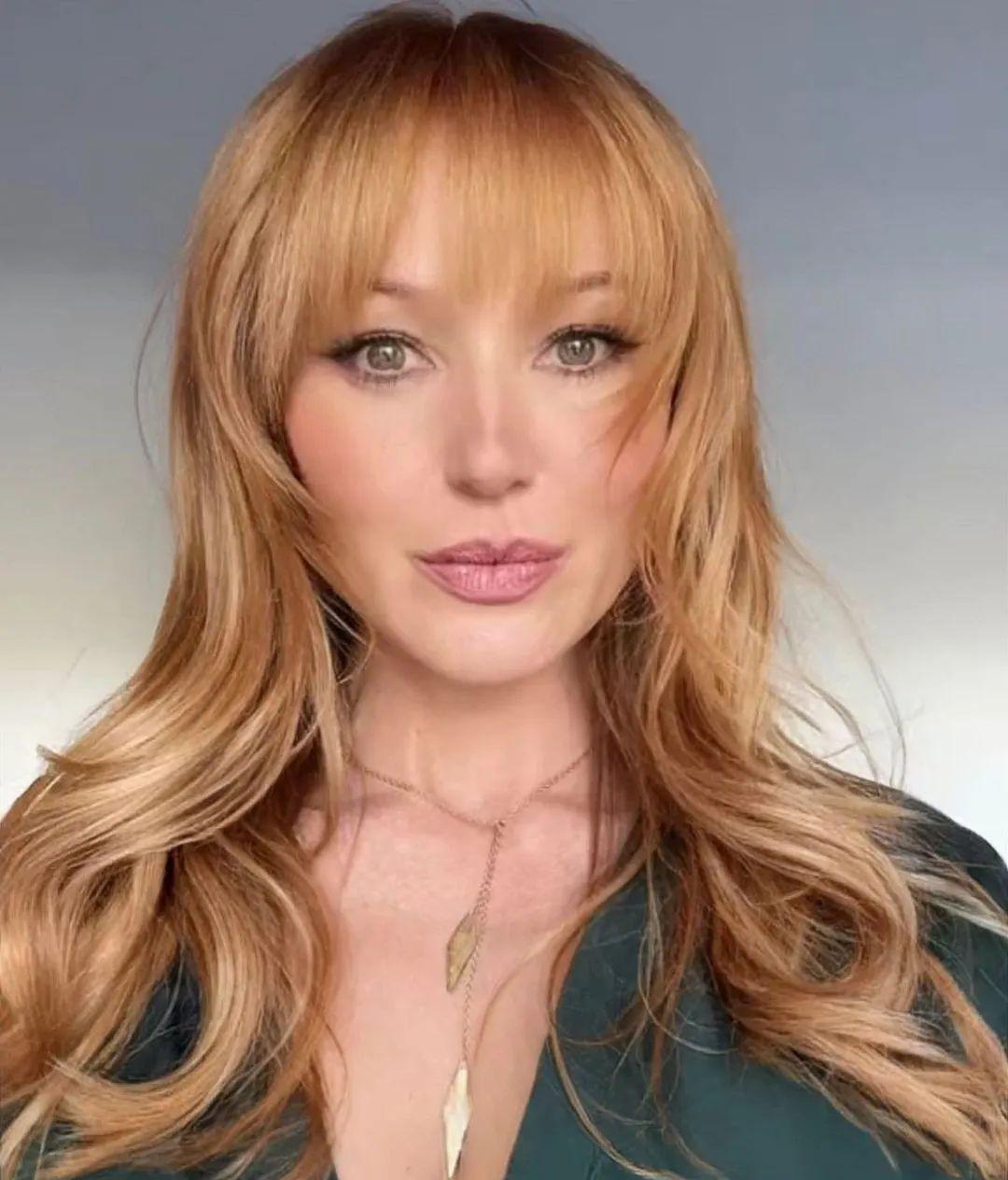 jewel 是一位美国歌手兼词曲作者,曾获得四次格莱美奖提名,并在全球