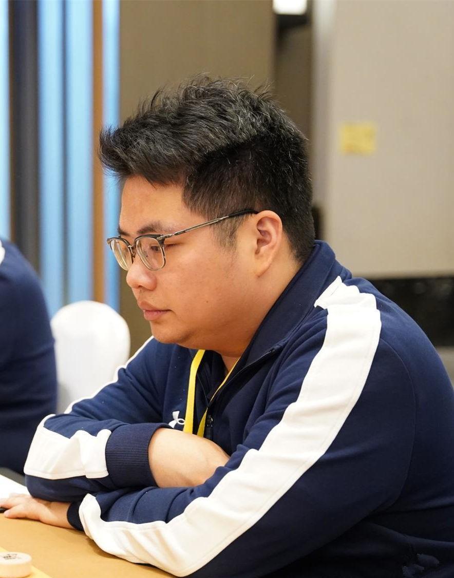 河北主将申鹏负于黑龙江队崔革,陆伟韬取胜聂铁文,赵殿宇战平刘俊达