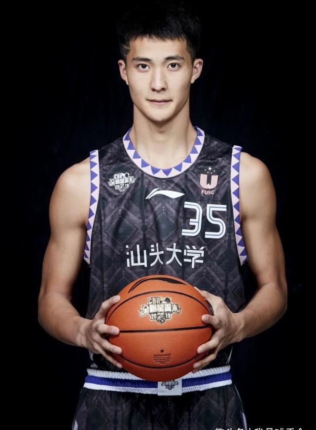 汕大杜兰特不惧翟晓川,关键时刻强硬2 1,遭误判不抱怨_朱松玮_防守