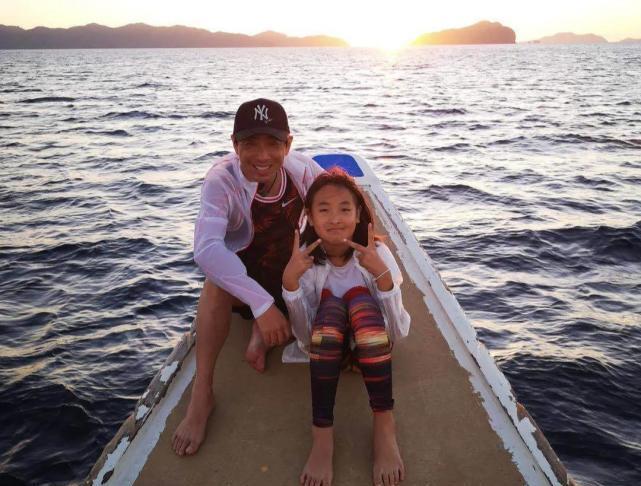 演员范雷:靠网恋娶上了北京白富美,被调侃上门女婿的他很幸福_父亲