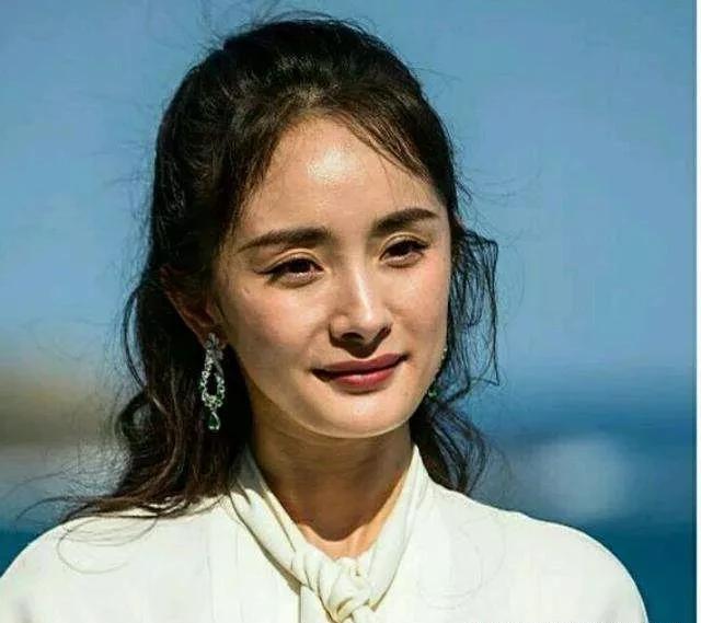 这几位明星生图惨不忍睹,油腻浮肿,面部崎岖太雷人_状态_皮肤_美颜