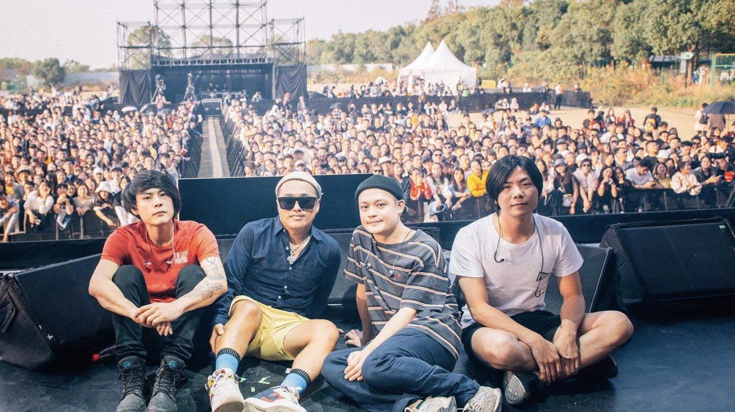 《乐队的夏天2》中,这支乐队比五条人还土,烟火气与温情十足!