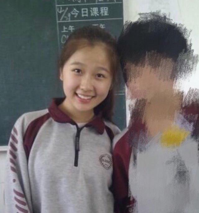 许佳琪撞脸唐嫣,赵小棠天然女子,安崎完全认不出_五官_小时候_状态