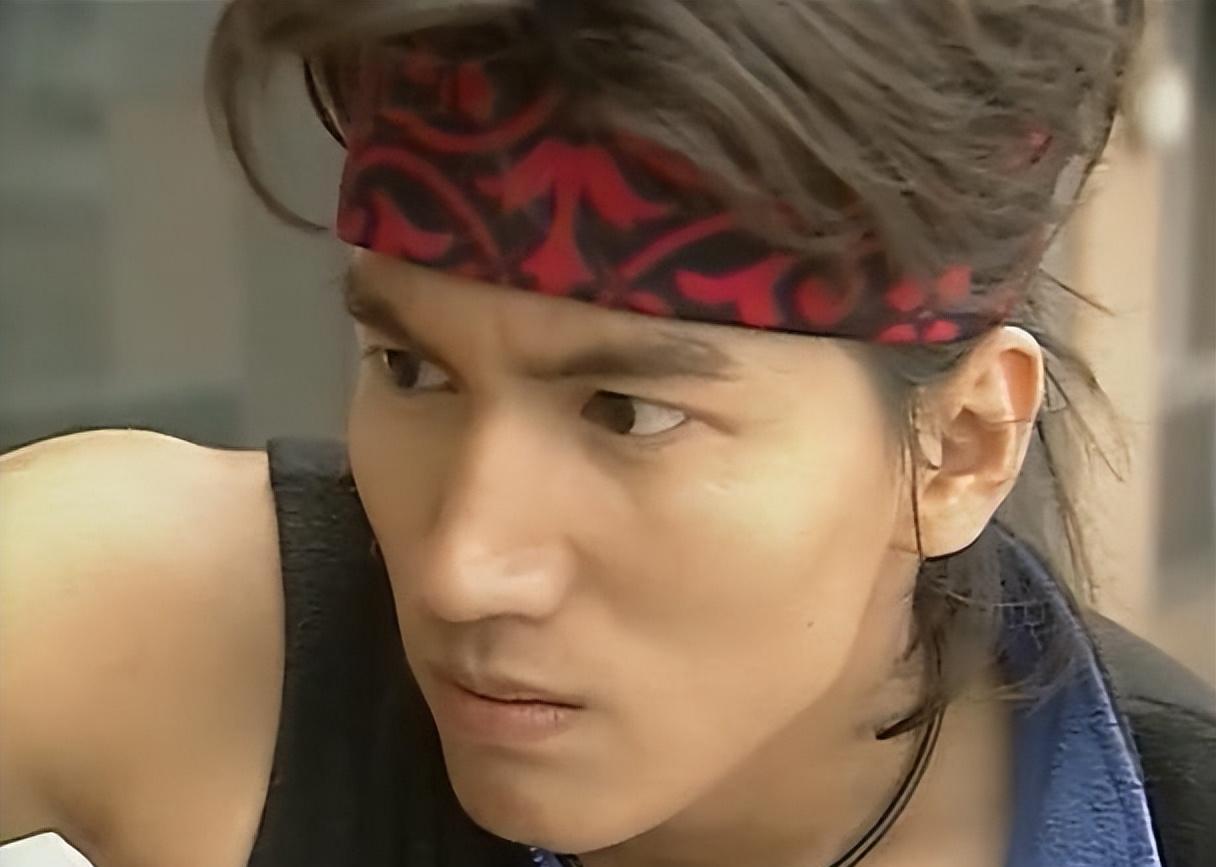 对这种帅哥爱上草根灰姑娘的故事就特别的爱看,加上又有美女师哥的